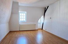 Zimmer Ger�umige Dachgeschosswohnung im Altbau