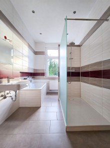 Badezimmer Frisch saniert & sofort bezugsbereit - attraktive 3-Zimmer-Wohnung in Bernburg