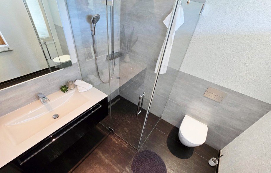 Badezimmer EG Einfamilienhaus Gr�bzig