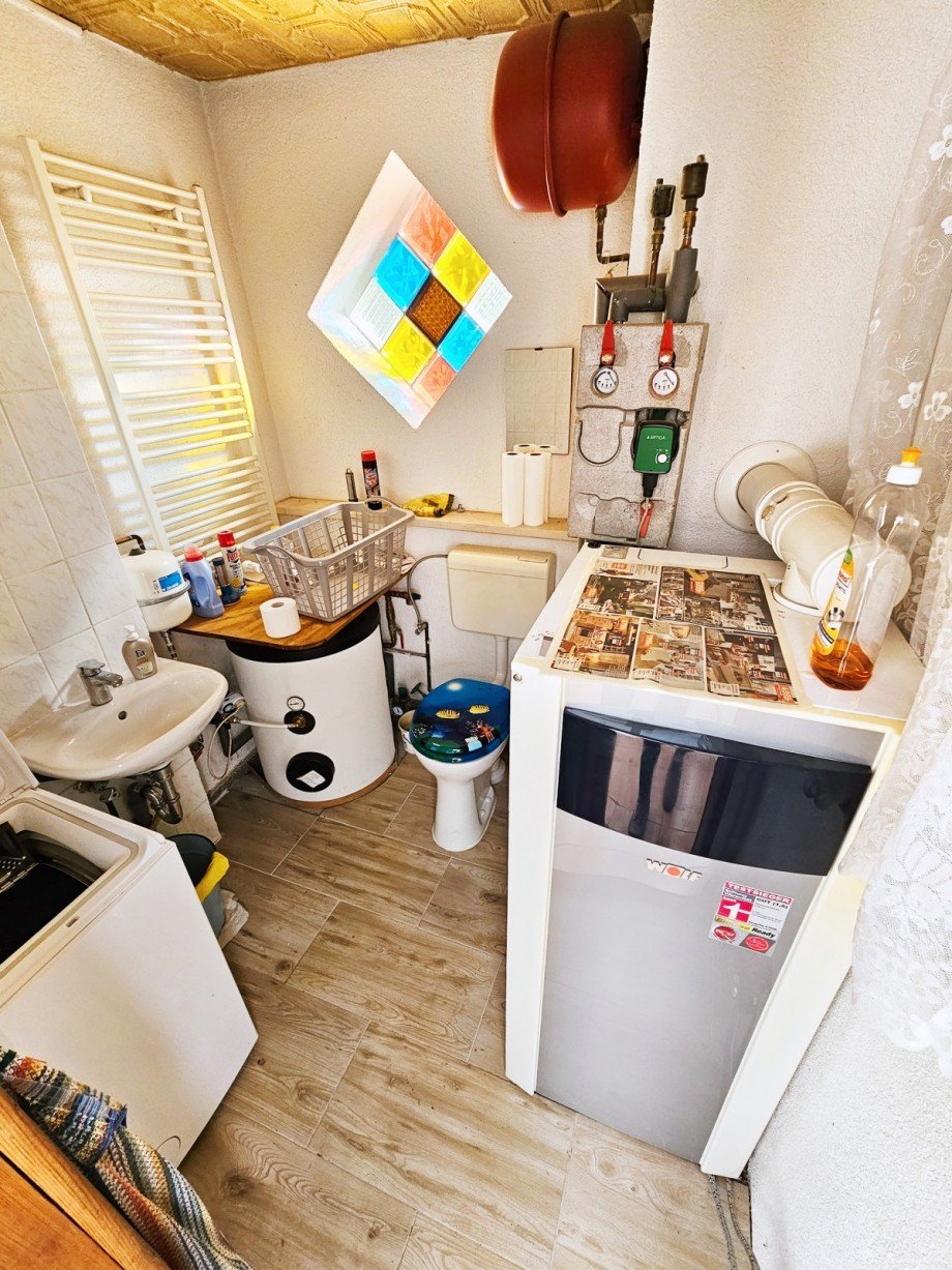 Heizungsraum+WC Einfamilienhaus Z�rbig