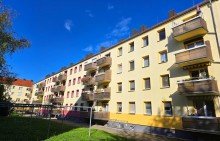 Wohnhaus Hinteransicht Vermietete 4-Zimmer-Wohnung mit Balkon in sehr beliebter Wohngegend