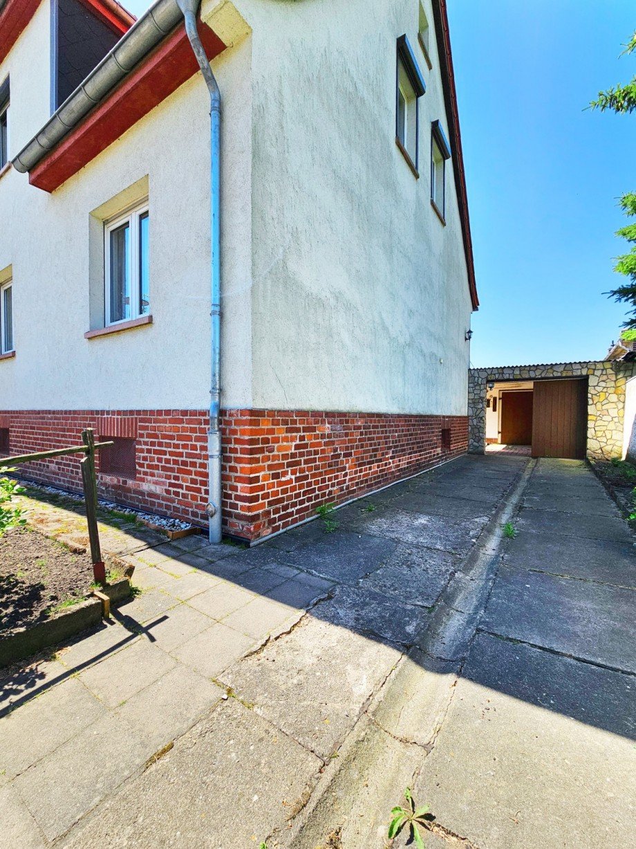 Hofeinfahrt Doppelhaush�lfte K�then (Anhalt)