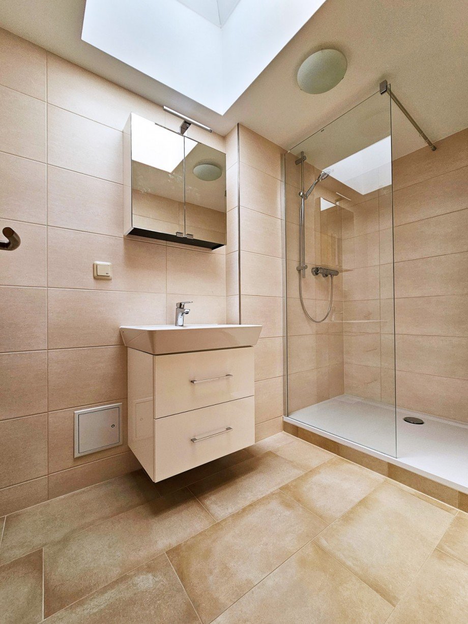 Badezimmer Dachgeschosswohnung K�then (Anhalt)