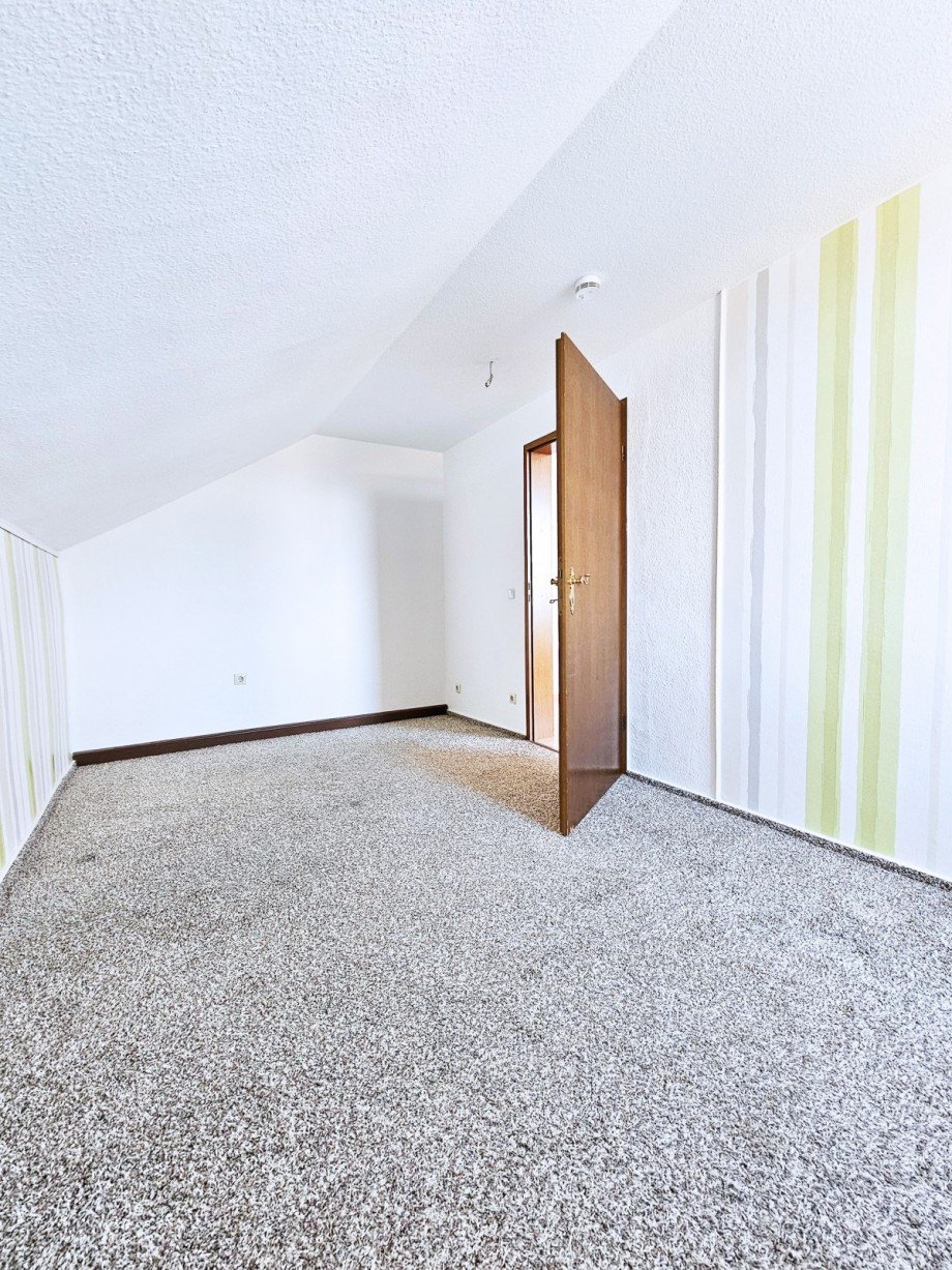 Zimmer 2 Wohnung Z�rbig