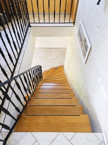 Treppe ins OG  Gro�es Gelbes Gl�ck  - Mehr Raum, mehr M�glichkeiten, mehr Gl�ck f�r Ihre Familie