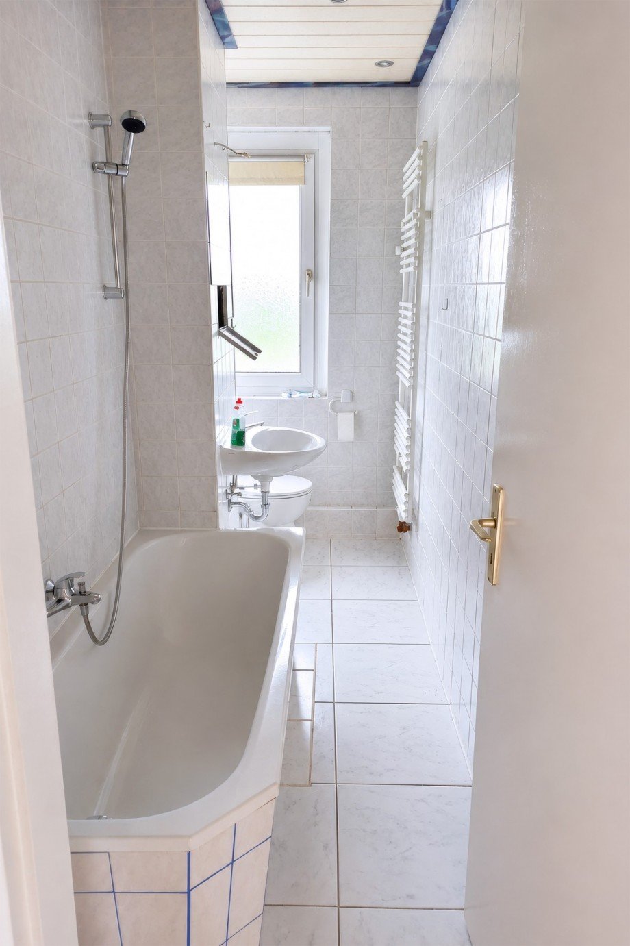 Badezimmer Erdgeschosswohnung Z�rbig