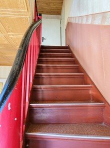 Treppe ins OG  Garten Gr�n  - Hier wachsen nicht nur Blumen, sondern Wohntr�ume