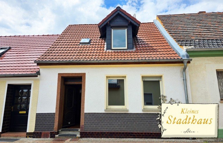 Titelbild - Kleines Stadthaus Aken Aken - Aken Reihenmittelhaus Kleines Stadthaus mit Erweiterungspotential & sch�nem Garten!