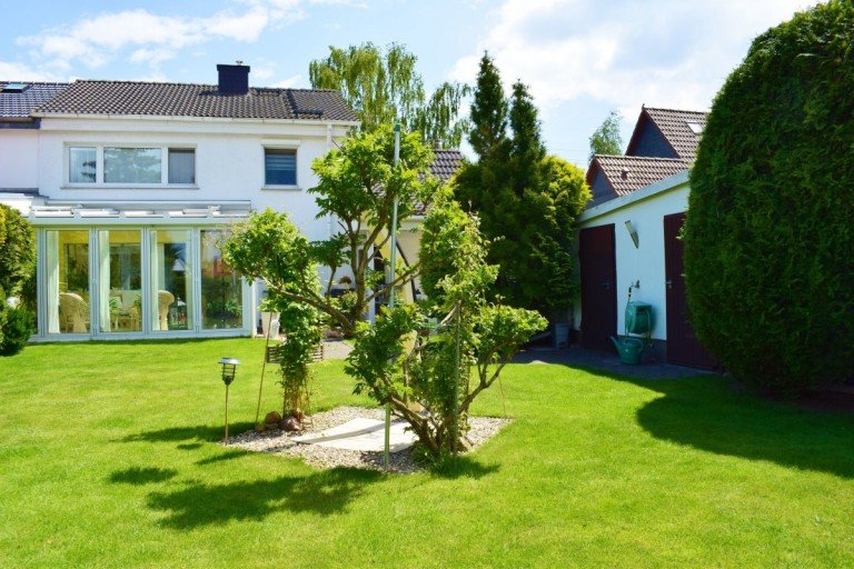 Garten K�then - K�then Doppelhaush�lfte Doppelhaush�lfte mit liebevoll angelegten Garten