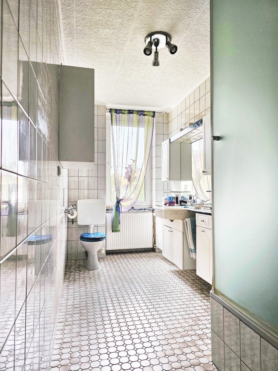 Wohnung 2 - Badezimmer Mehrfamilienhaus K�then (Anhalt)