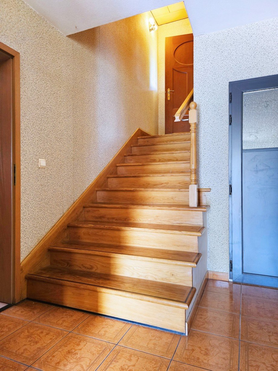 Treppe ins Obergeschoss 2 Einfamilienhaus Wettin-L�bej�n