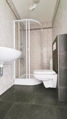 Badezimmer Erstbezug - Tolle Zweiraumwohnung im Obergeschoss mit Balkon