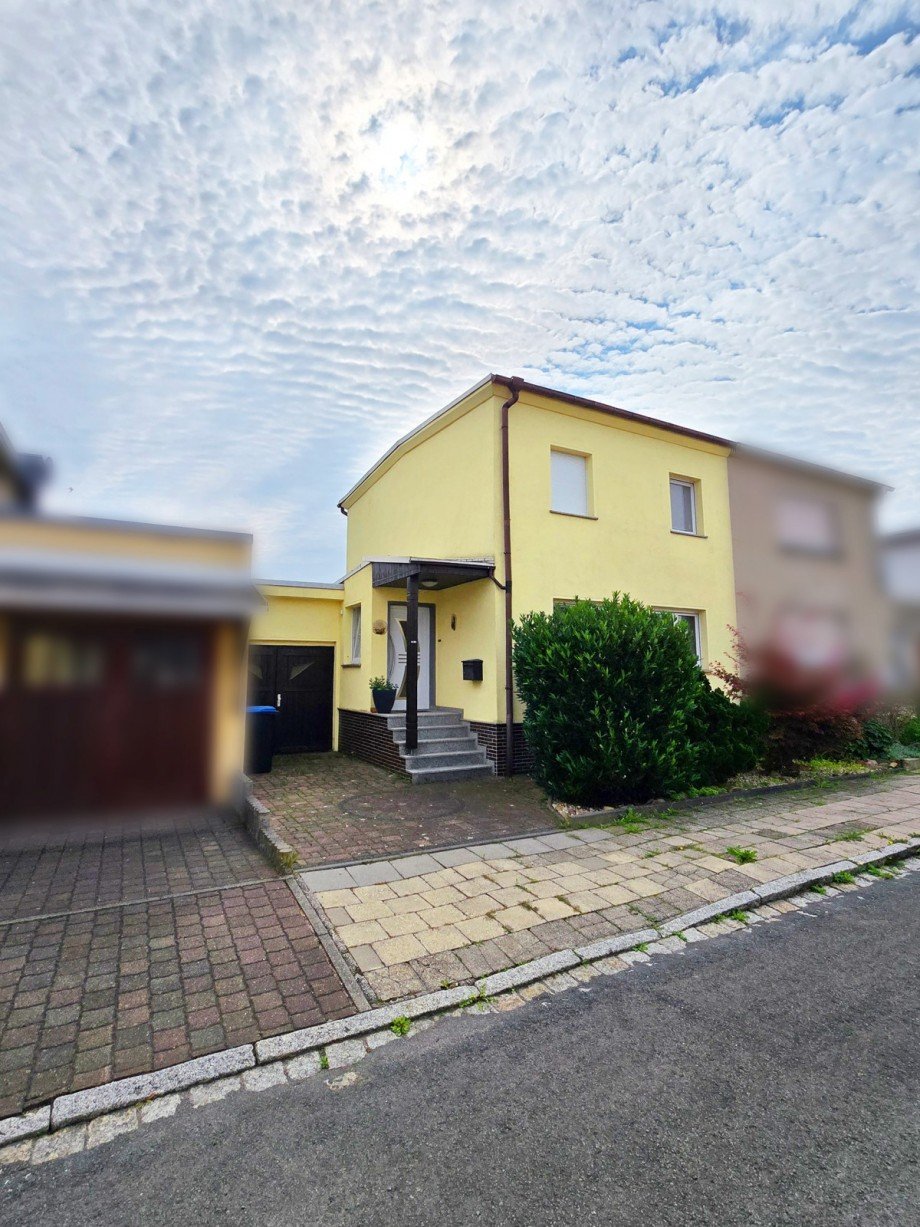 Stra�enansicht Doppelhaush�lfte K�then (Anhalt)