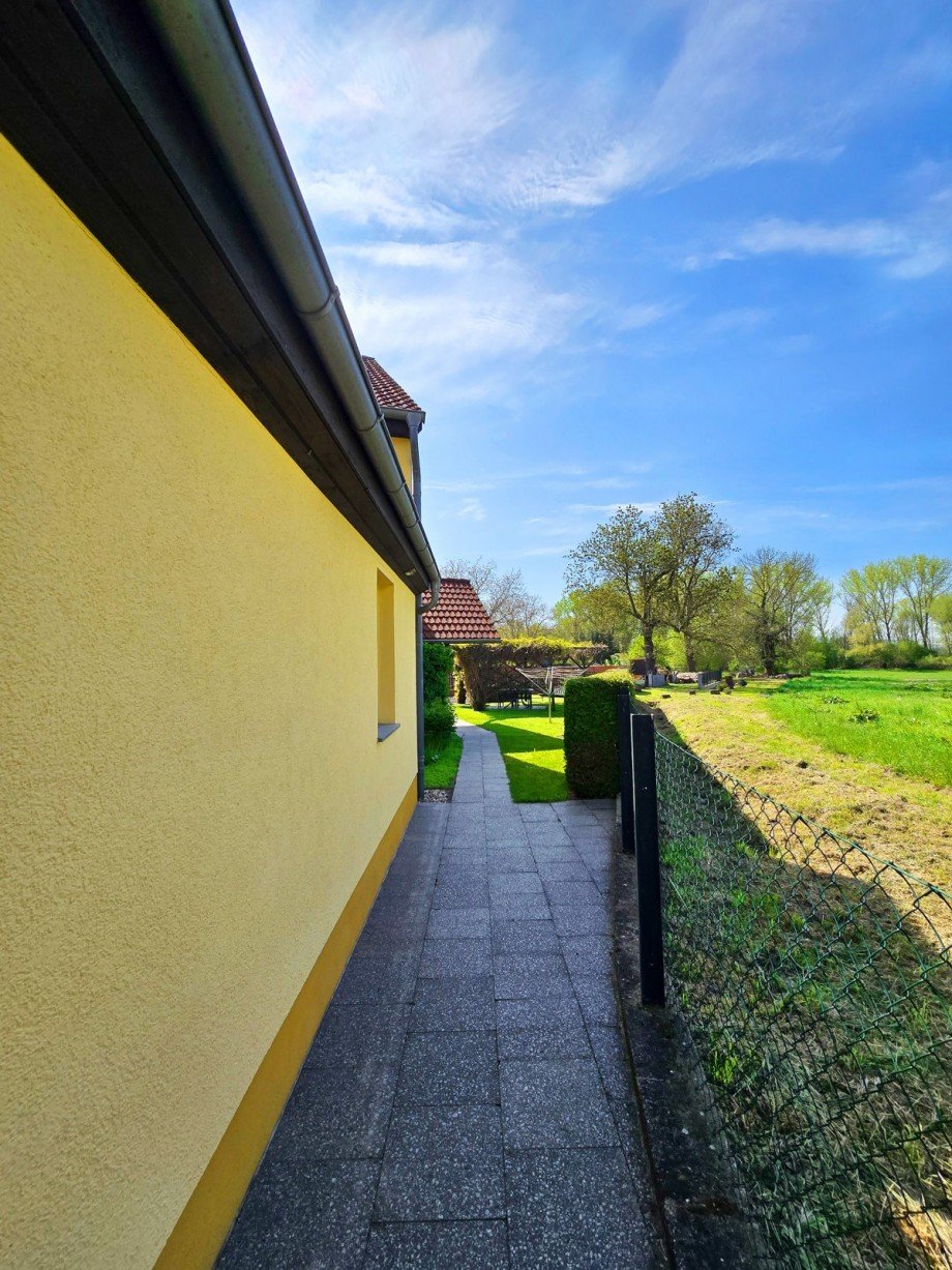 Durchgang Zweifamilienhaus Rohndorf-Glauzig