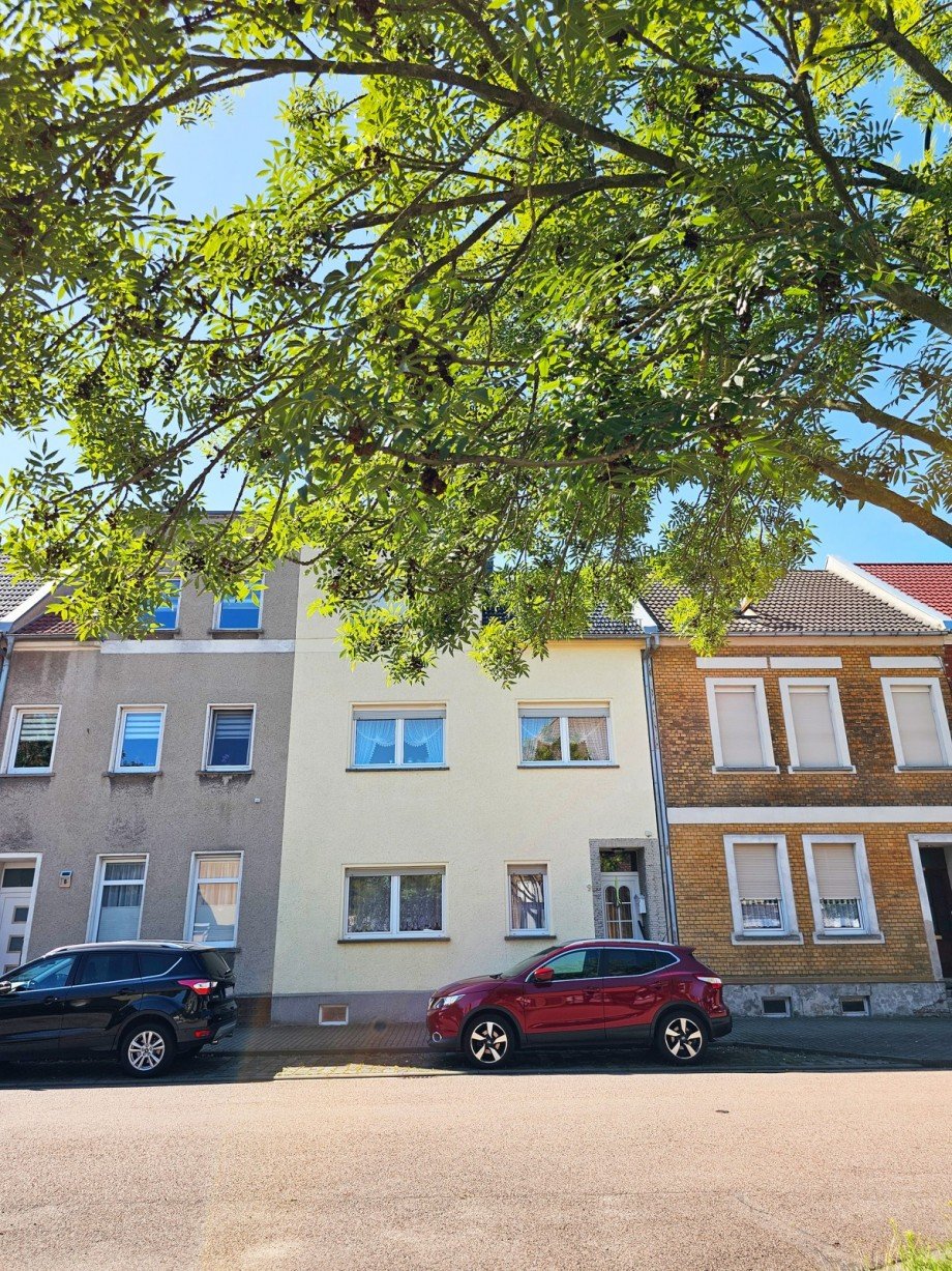 Haus Stra�enansicht Reihenhaus Aken