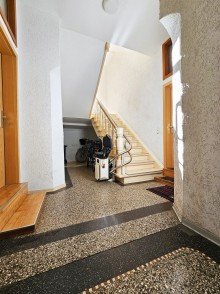 Hauseingangsbereich Rentable und schicke Eigentumswohnung in Dessau-Ro�lau