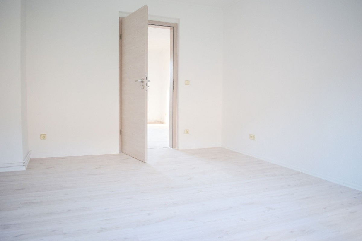 Schicke Hochparterre-Wohnung mit Balkon in begehrter Lage - Foto 4