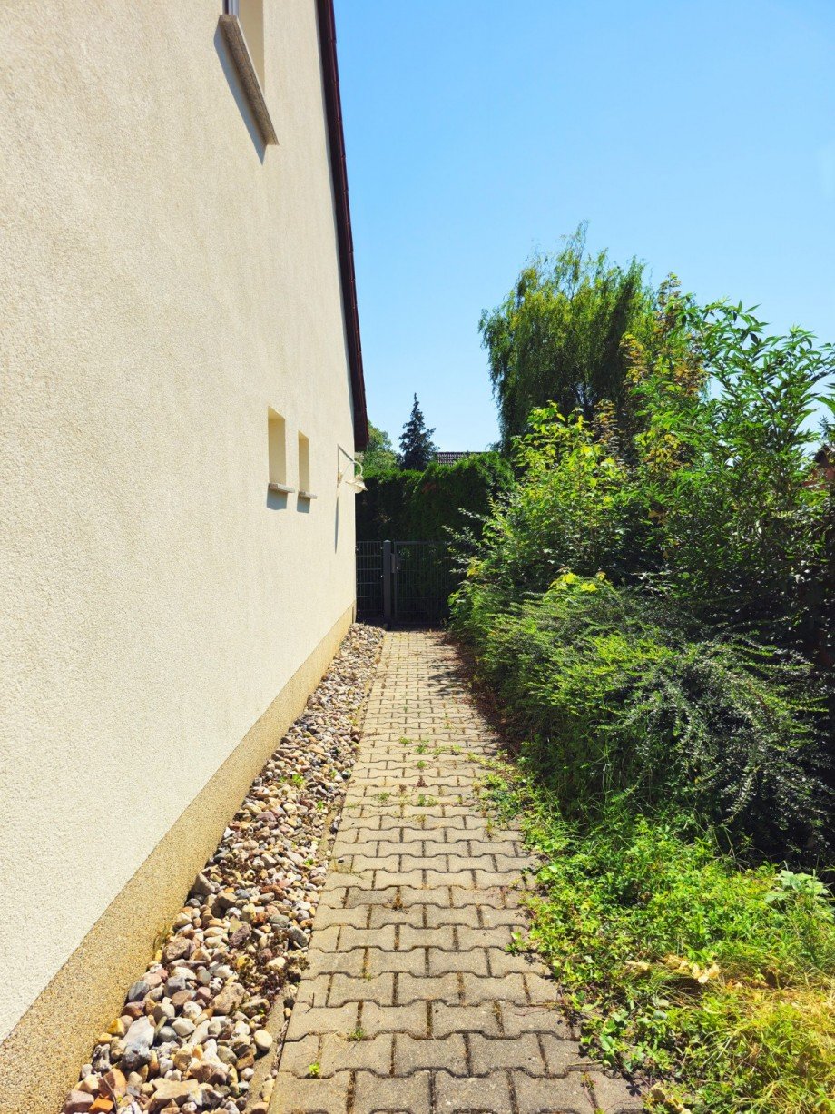 Weg zum Garten Einfamilienhaus Radegast