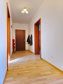 Flur Einladende 3-Zimmer-Wohnung mit Balkon: Perfektes Eigenheim oder lukrative Investition in K�then!