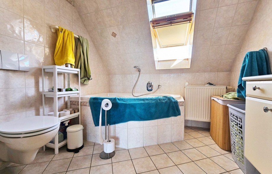 Badezimmer Dachgeschosswohnung K�then (Anhalt)