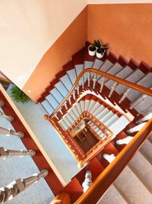 Treppenhaus Ger�umige Dachgeschosswohnung im Altbau