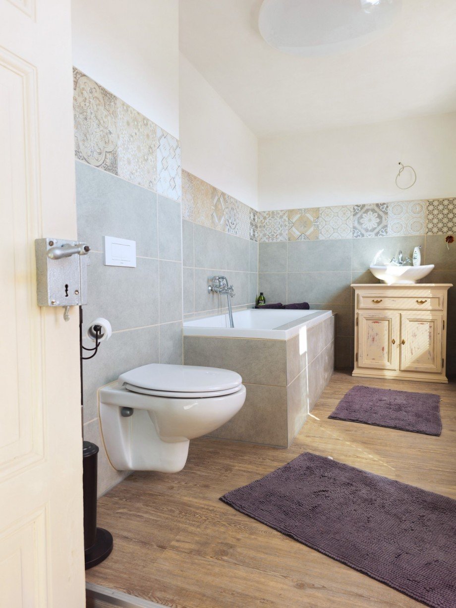 Badezimmer OG Einfamilienhaus Gro�badegast