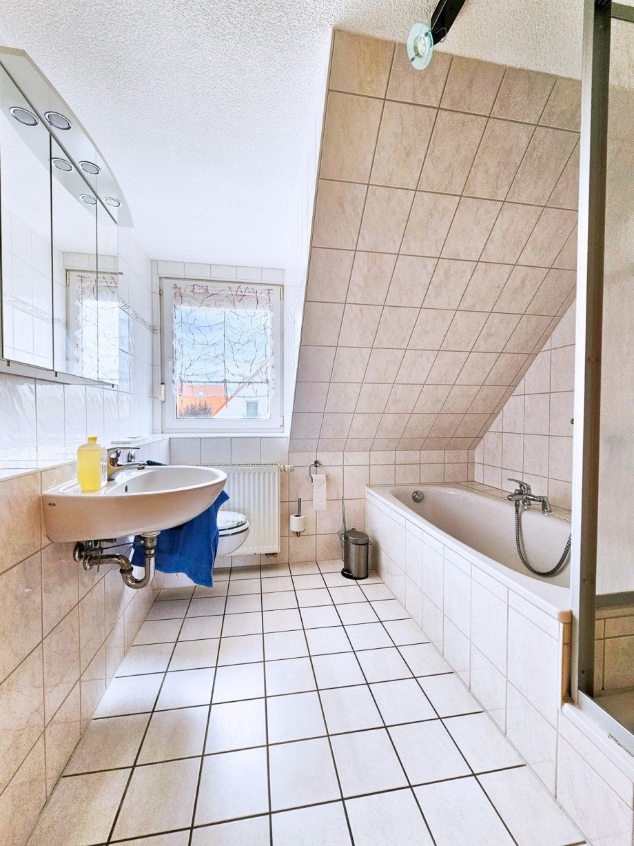 Badezimmer OG Doppelhaush�lfte Aken