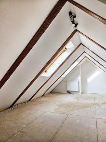 Dachboden Gem�tliche Dachgeschosswohnung mit Einbauk�che und Stellplatz