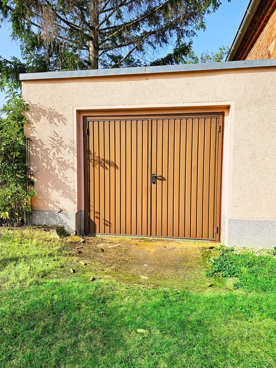 Garageneinfahrt Einfamilienhaus Z�rbig