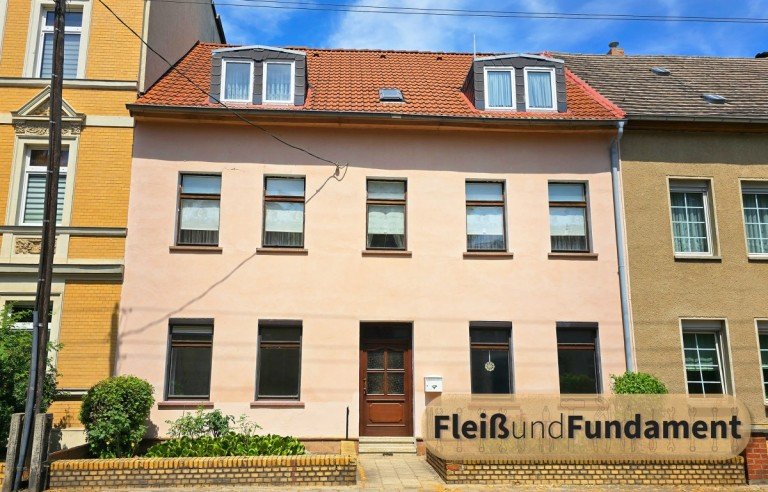 Titelbild K�then (Anhalt) - K�then Reihenmittelhaus Flei� & Fundament - f�r alle, die nicht nur tr�umen, sondern anpacken wollen.