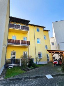 Ansicht Hof Einladende 3-Zimmer-Wohnung mit Balkon: Perfektes Eigenheim oder lukrative Investition in K�then!