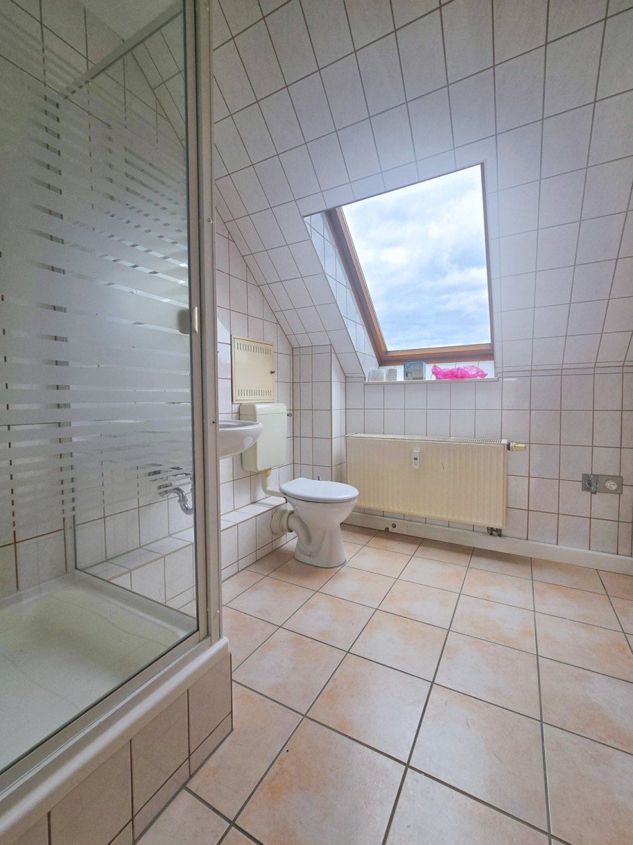 Badezimmer Dachgeschosswohnung K�then (Anhalt)