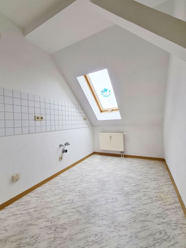  Dachgeschosswohnung K�then