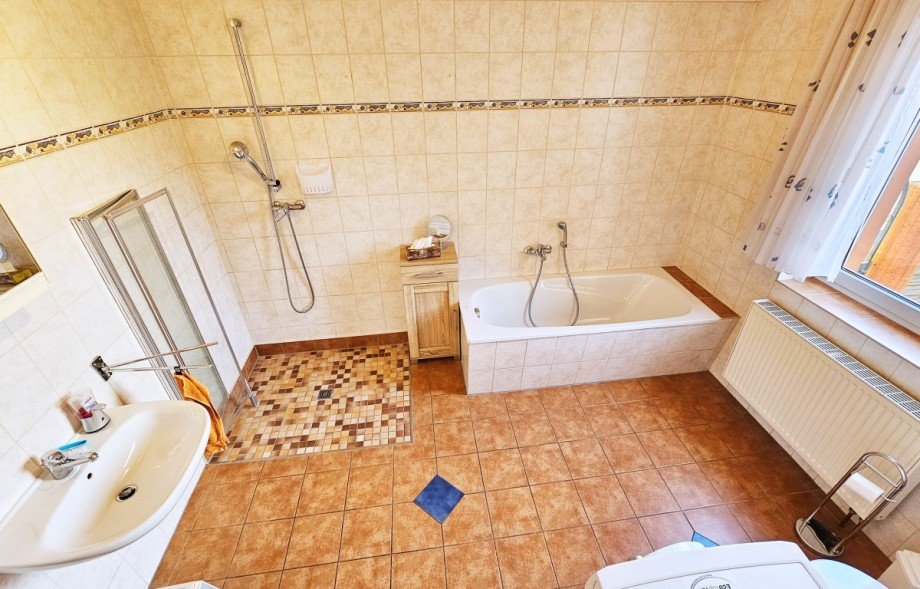 Badezimmer EG Mehrfamilienhaus K�then (Anhalt)