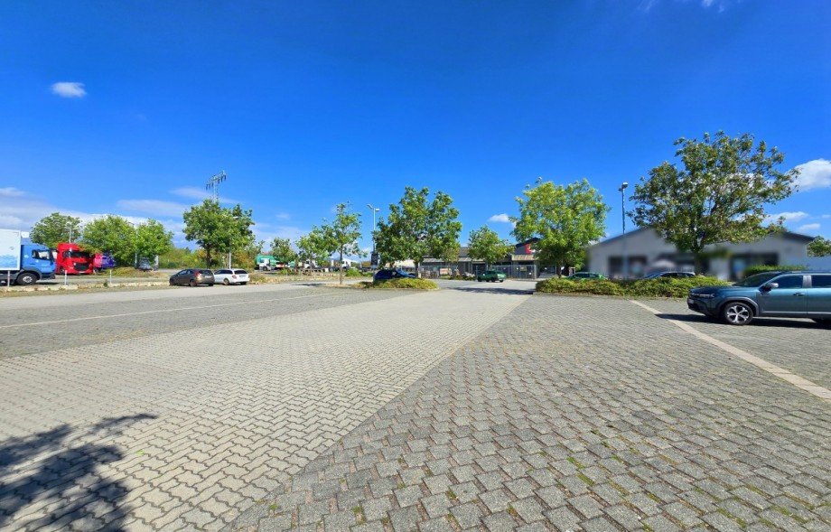 Kundenparkplatz Einzelhandel K�then (Anhalt)
