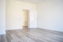 Wohnzimmer Erstbezug - Tolle Zweiraumwohnung im Obergeschoss mit Balkon