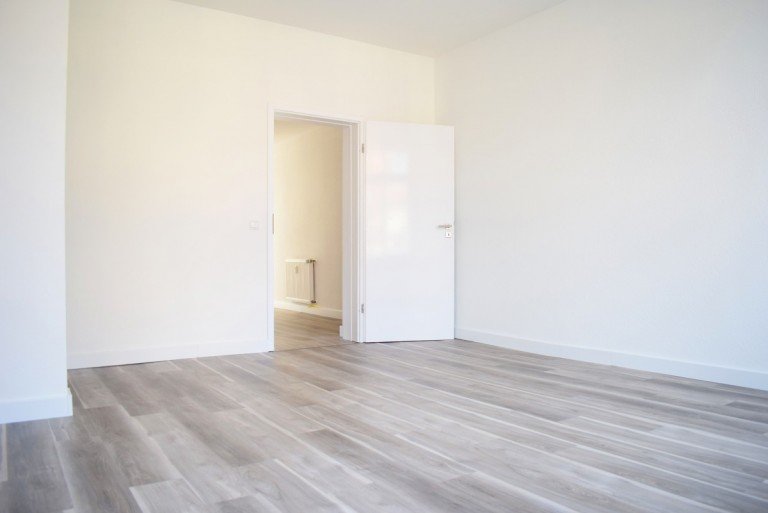 Wohnzimmer Bernburg (Saale) Etagenwohnung Erstbezug - Tolle Zweiraumwohnung im Obergeschoss mit Balkon