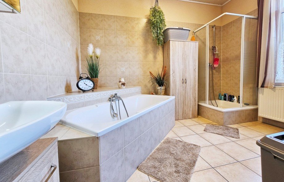 Badezimmer OG Mehrfamilienhaus K�then (Anhalt)