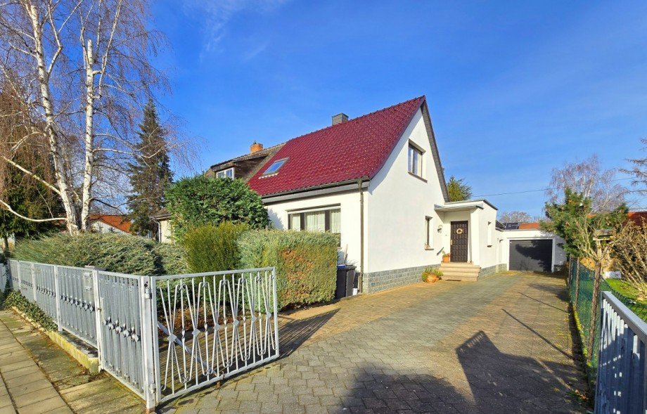 Stra�enansicht Doppelhaush�lfte K�then (Anhalt)
