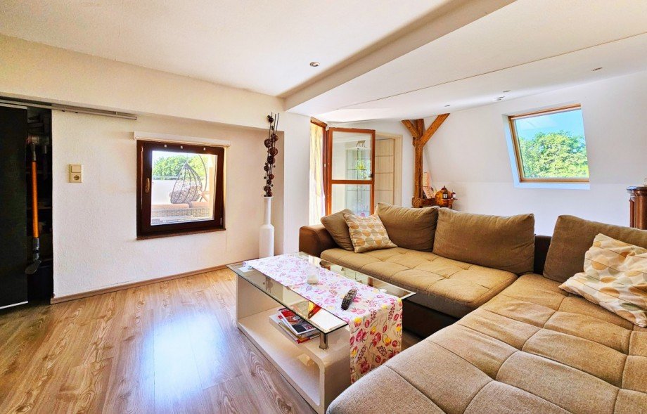 Wohnzimmer Dachgeschosswohnung K�then (Anhalt)
