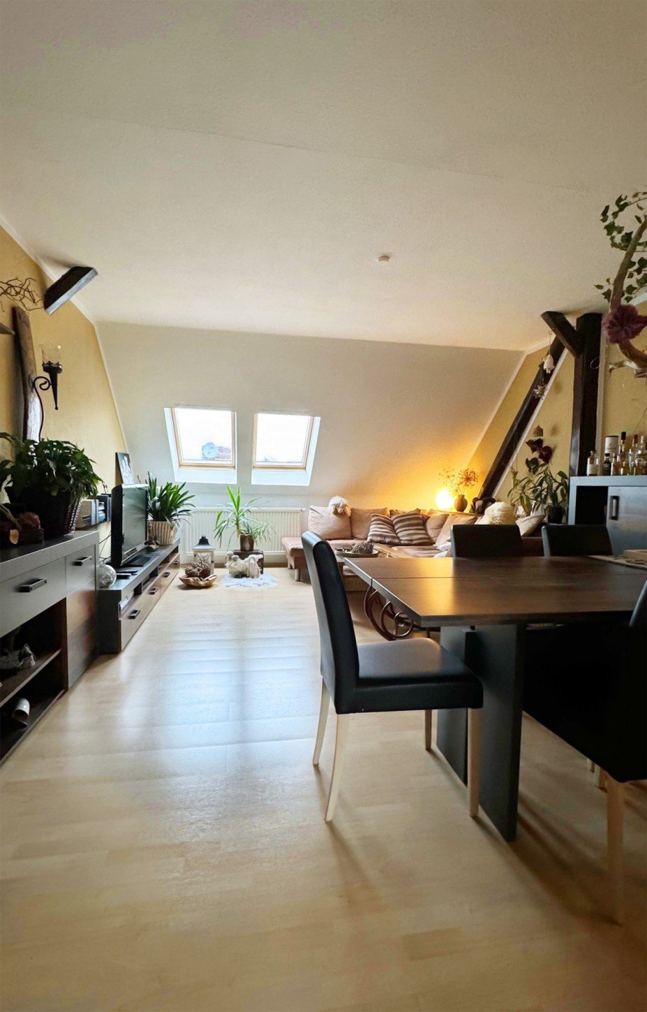 Wohnzimmer Dachgeschosswohnung K�then (Anhalt)