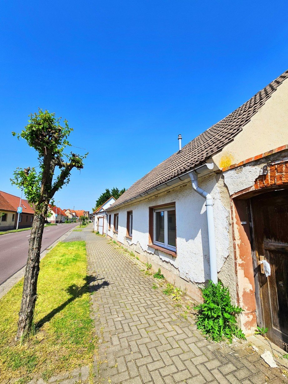 Nahaufnahme Stra�enansicht Einfamilienhaus Osternienburger Land