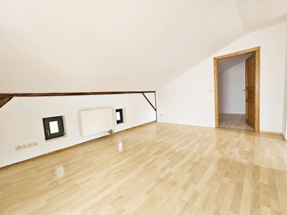 Eine Terrasse und 1,5 individuelle Zimmer warten auf Sie! - Foto 1