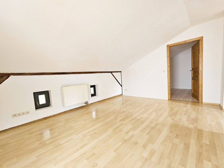 Zimmer Dachgeschosswohnung K�then (Anhalt)