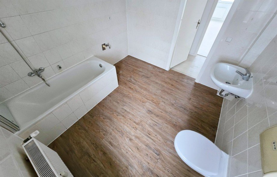 Badezimmer Dachgeschosswohnung K�then (Anhalt)
