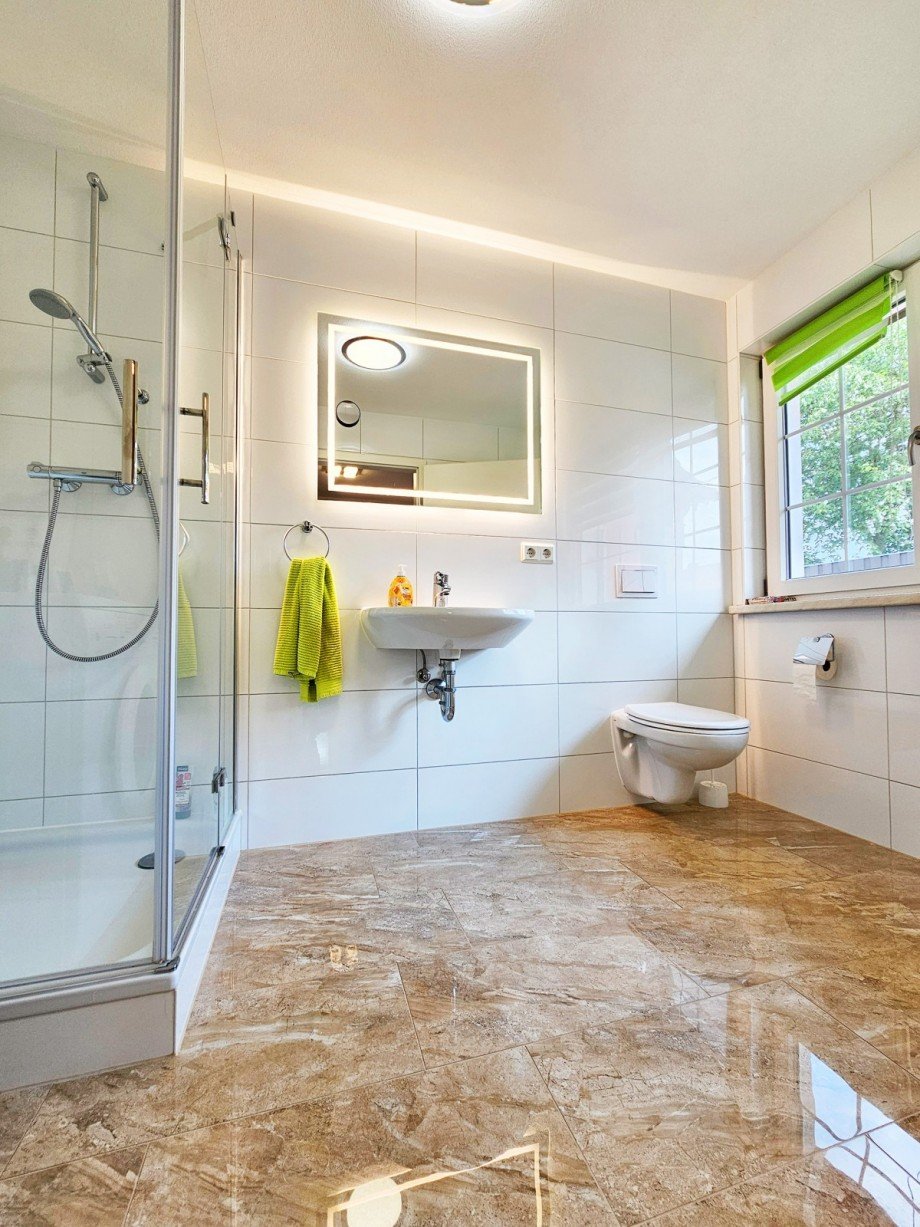 Badezimmer EG Doppelhaush�lfte Radegast