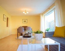 Wohnzimmer Im Herzen der Stadt und bald in Ihrem!