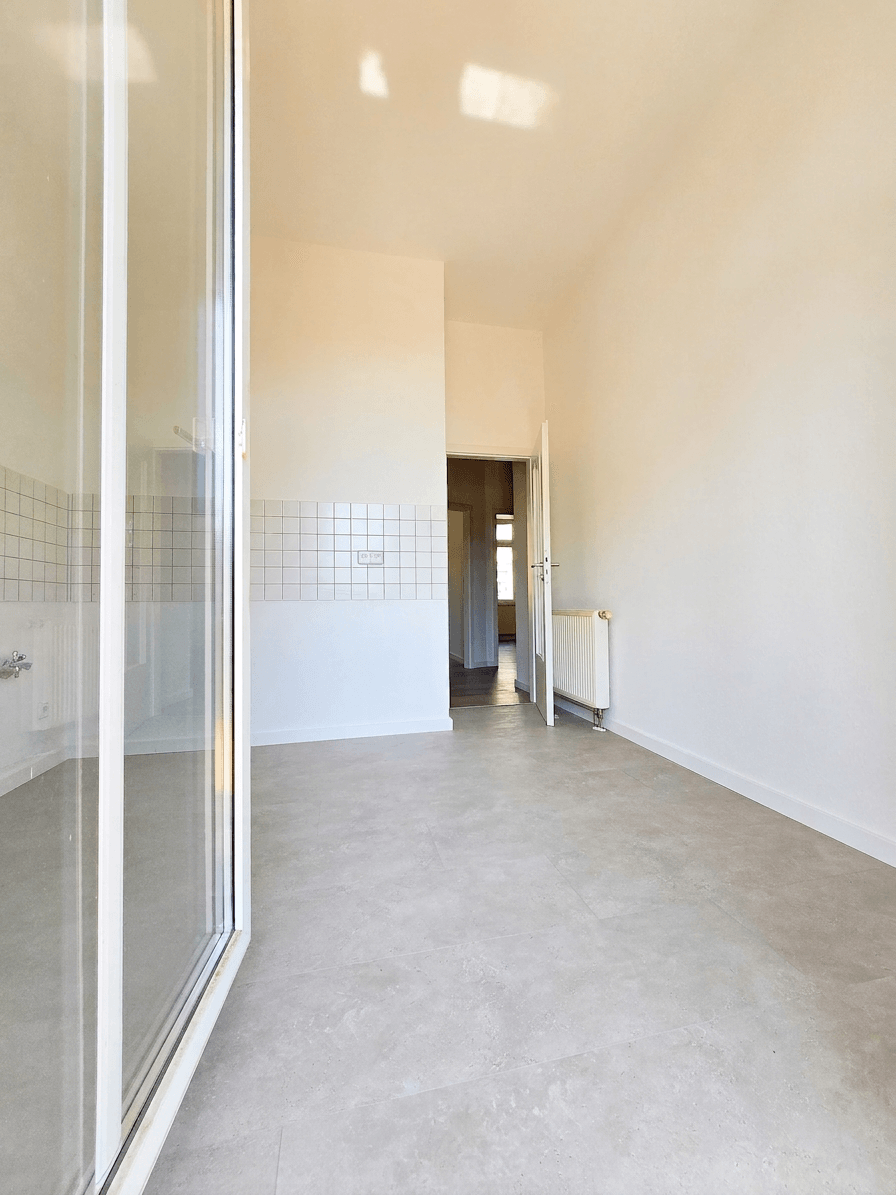 Blick in die K�che vom Balkon Etagenwohnung K�then (Anhalt)