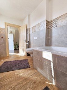 Badezimmer OG Charme trifft auf Moderne: Entdecken Sie  Vintage Home  und verwirklichen Sie Ihren Traum!