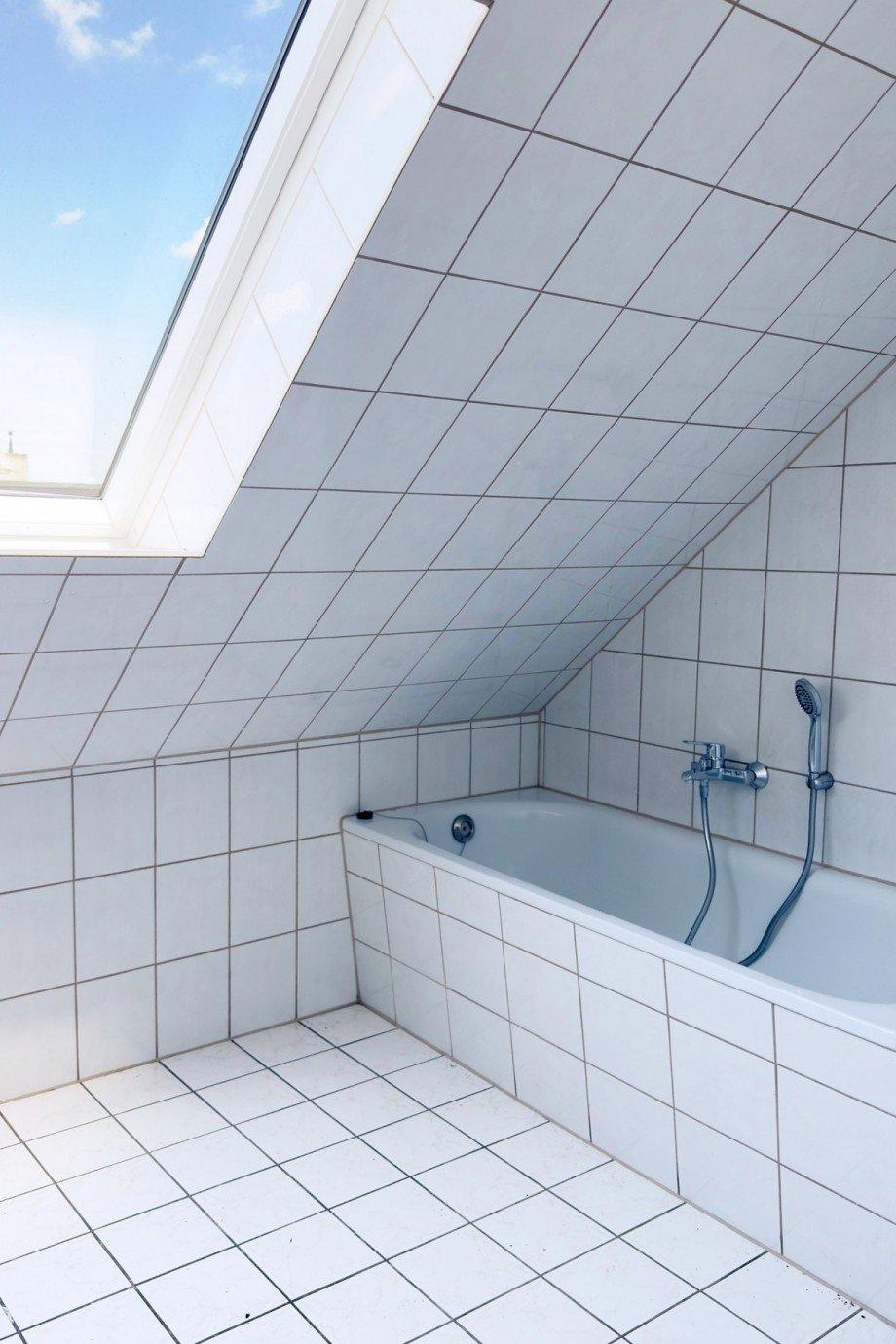 Badezimmer Dachgeschosswohnung K�then (Anhalt)